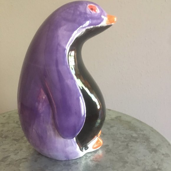 Ceramic Hand Painted Penguin. Signed - Picture 5 of 8